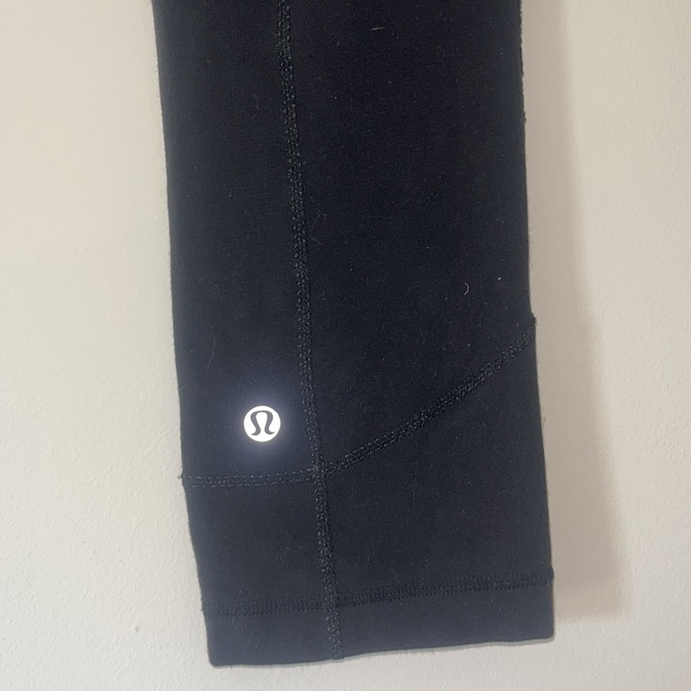 LULULEMON size 4 black capris